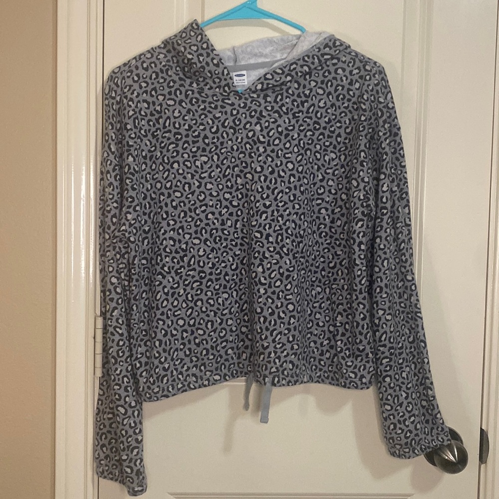 Girls Old Navy long sleeve crop hoodie. Great condition. Size XL (14/16).